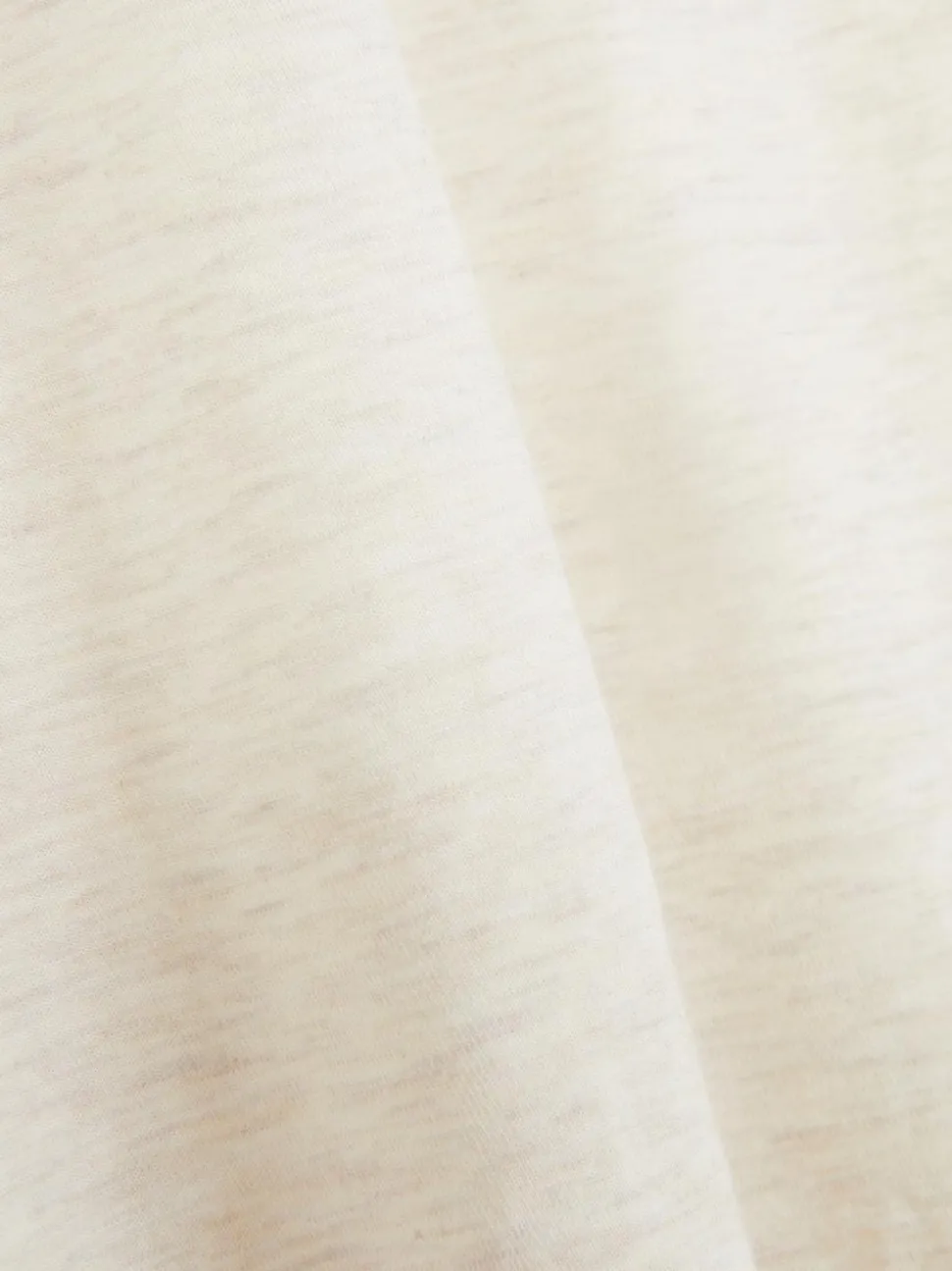 Koszula nocna z dekoltem w serek wykończona koronką