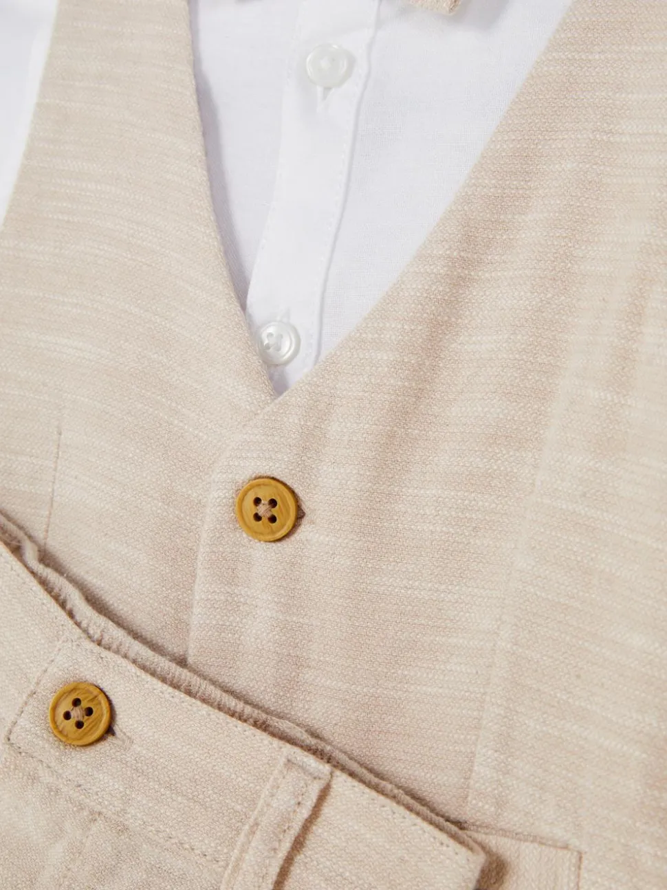 Koszula, szorty i kamizelka na specjalną okazję