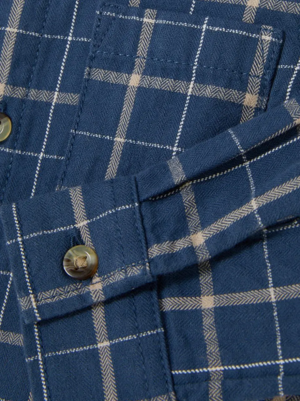 Koszula w kratę zapinana na guziki