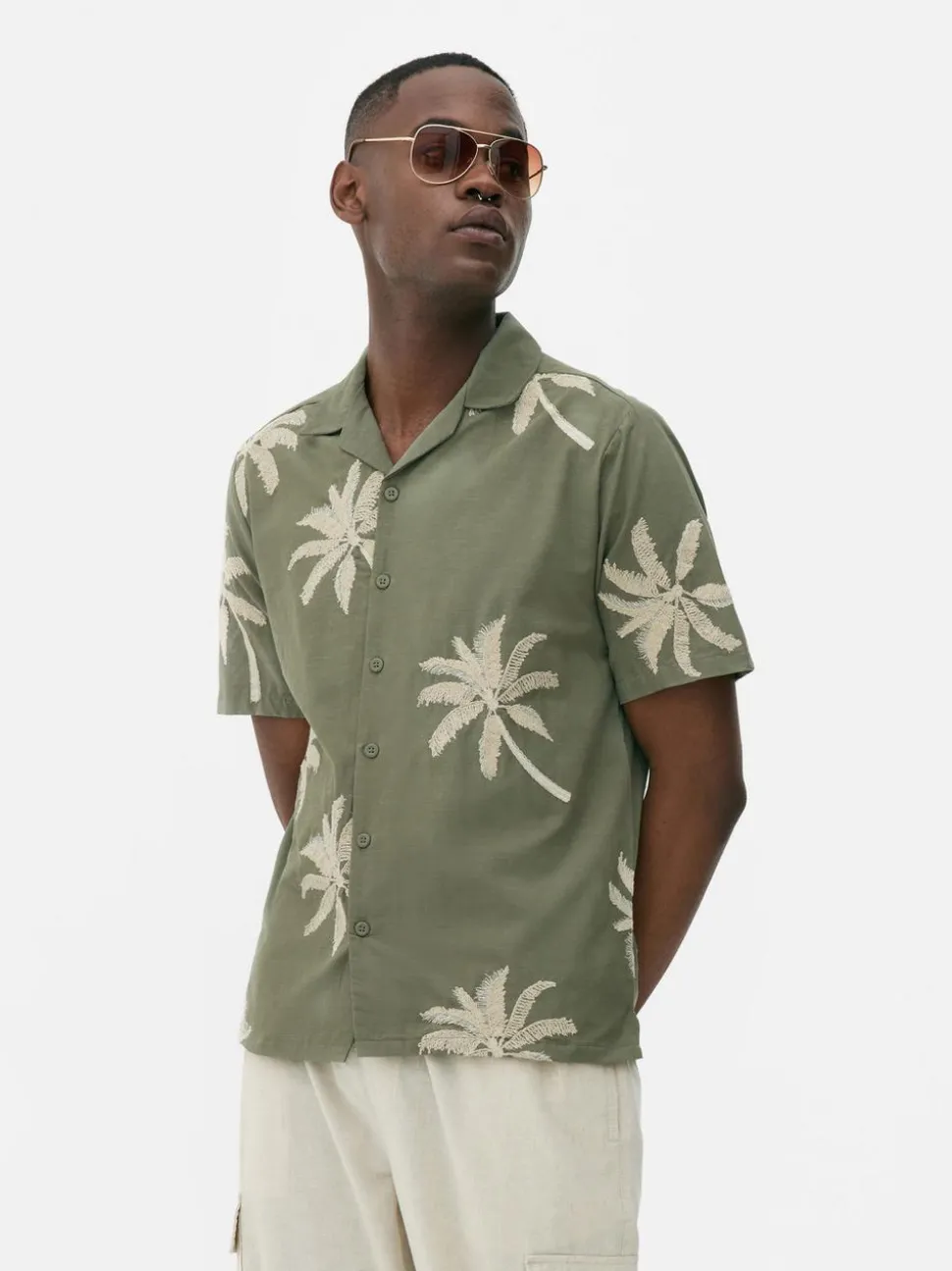 Koszula z haftowaną palmą