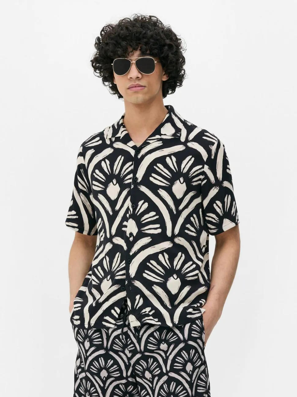 Koszula z krótkim rękawem i abstrakcyjnym wzorem