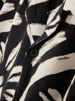 Koszula z krótkim rękawem i abstrakcyjnym wzorem