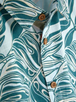 Koszula z tropikalnym nadrukiem w liście
