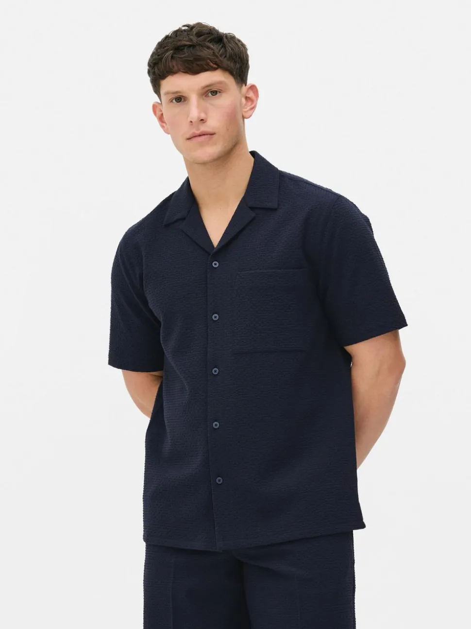 Koszula zapinana na guziki z tkaniny seersucker Kem