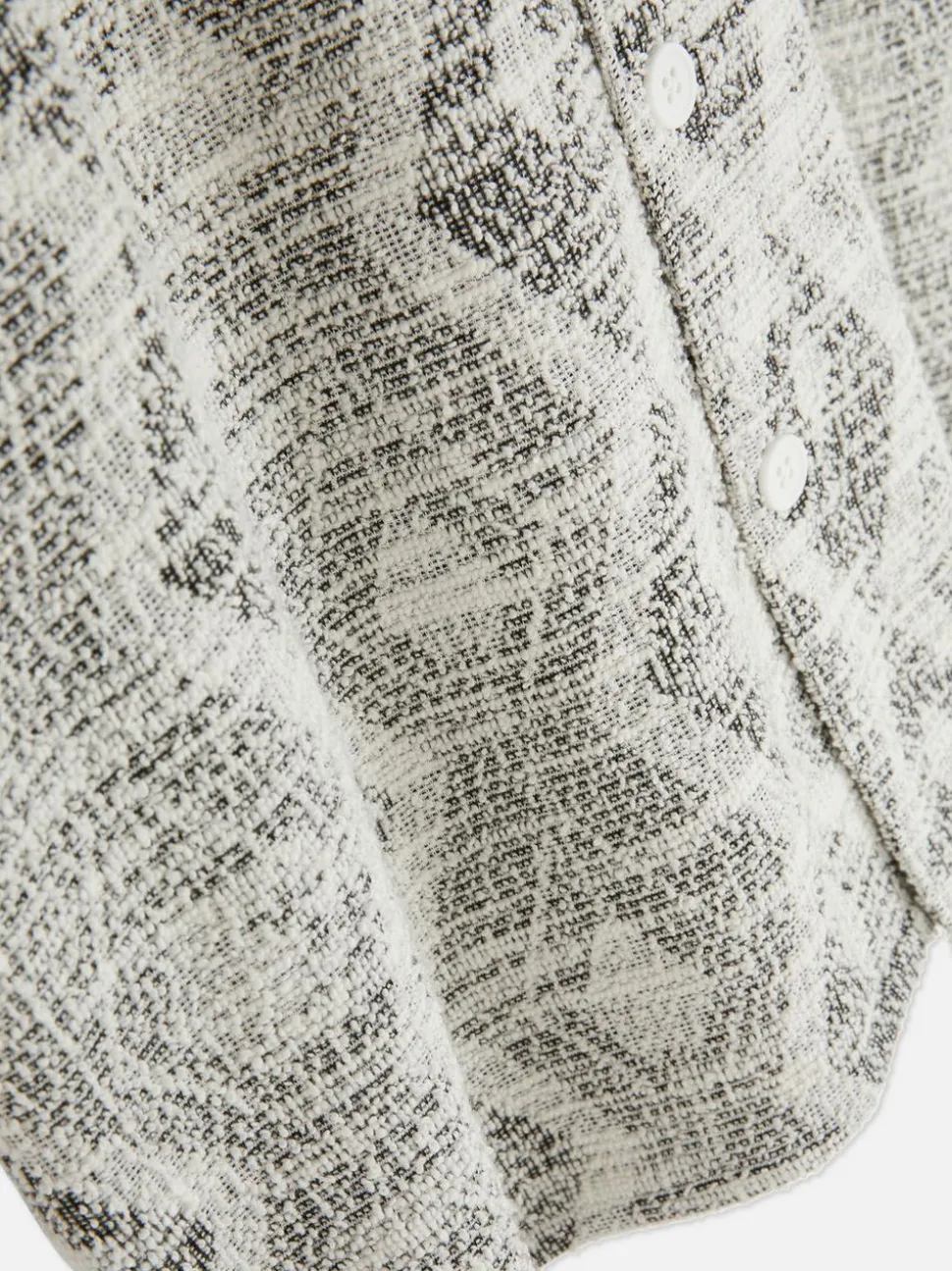 Koszula zapinana na guziki z geometrycznym wzorem