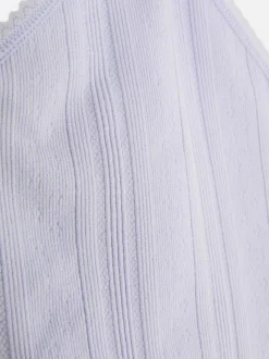 Krótka ażurowa koszulka na ramiączkach do spania