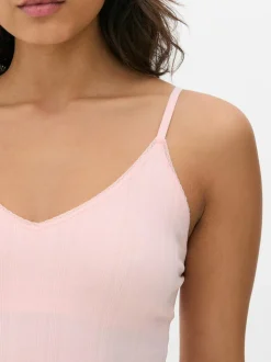 Krótka ażurowa koszulka na ramiączkach do spania