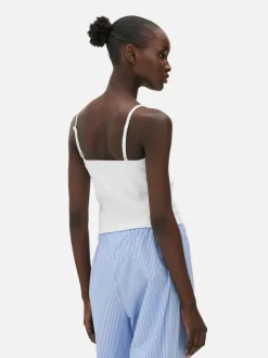 Krótka ażurowa koszulka na ramiączkach do spania