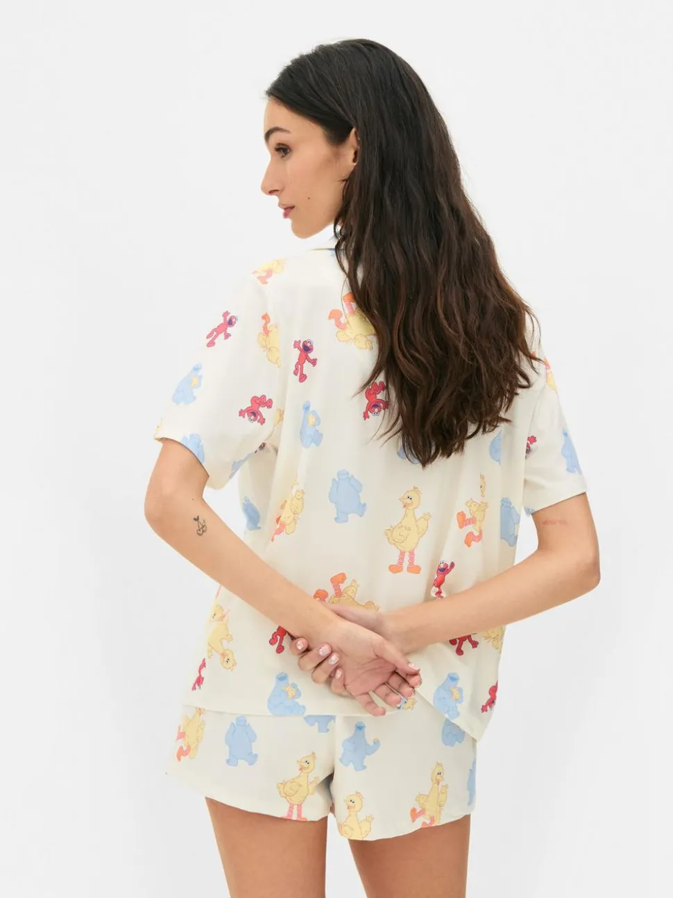 Krótka piżama z motywem Ulicy Sezamkowej