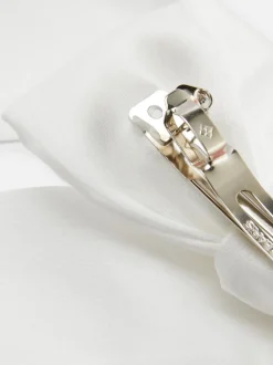 Krótka satynowa kokarda do włosów