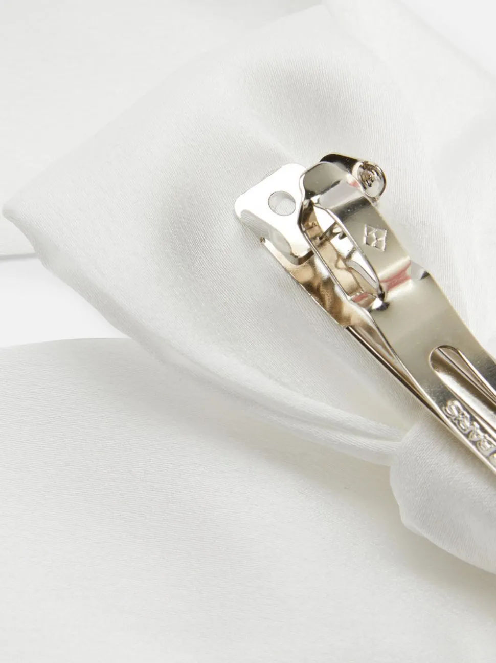 Krótka satynowa kokarda do włosów