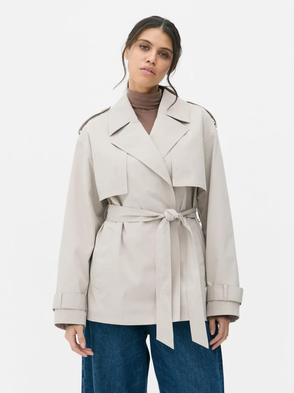 Krótki prochowiec z paskiem