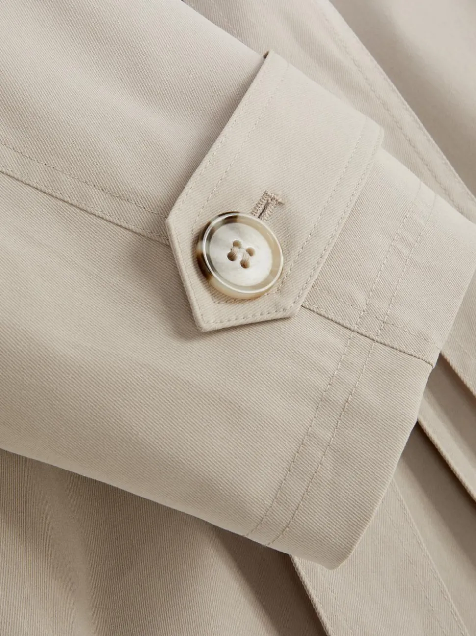 Krótki prochowiec z paskiem