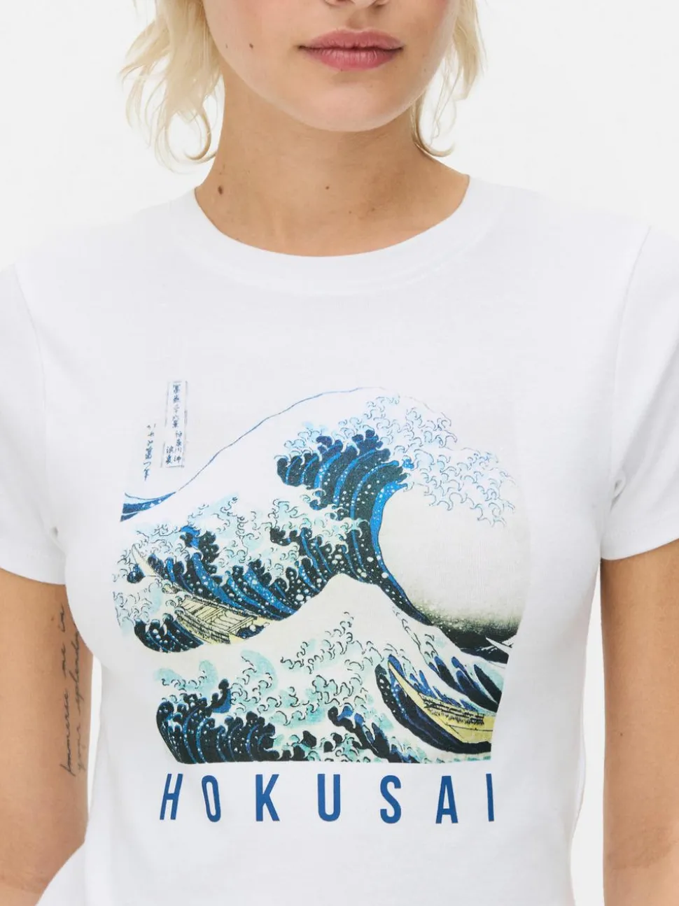 Krótki T-shirt z motywem Wielkiej Fali autorstwa Hokusaia