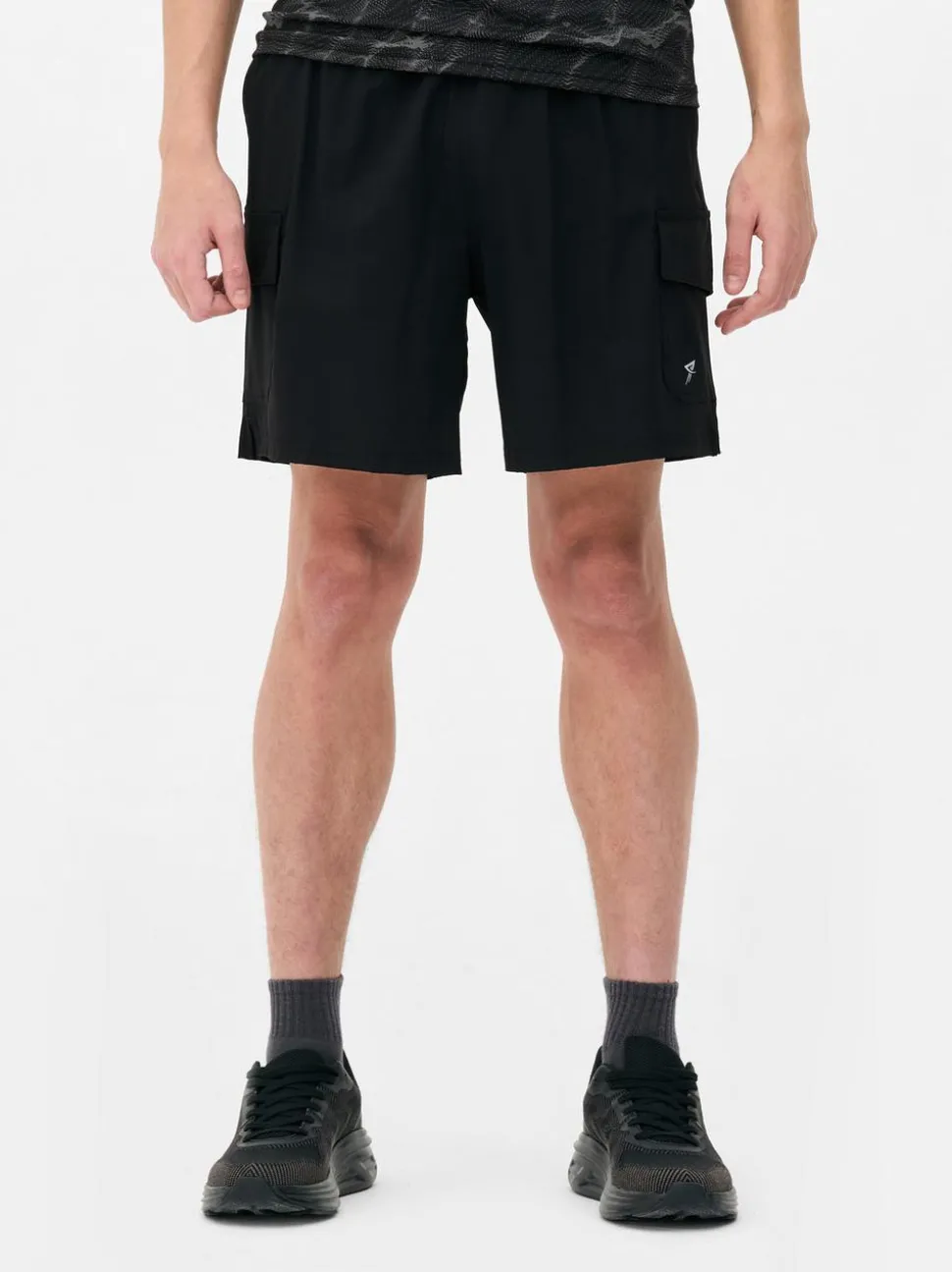 Krótkie bojówki sportowe