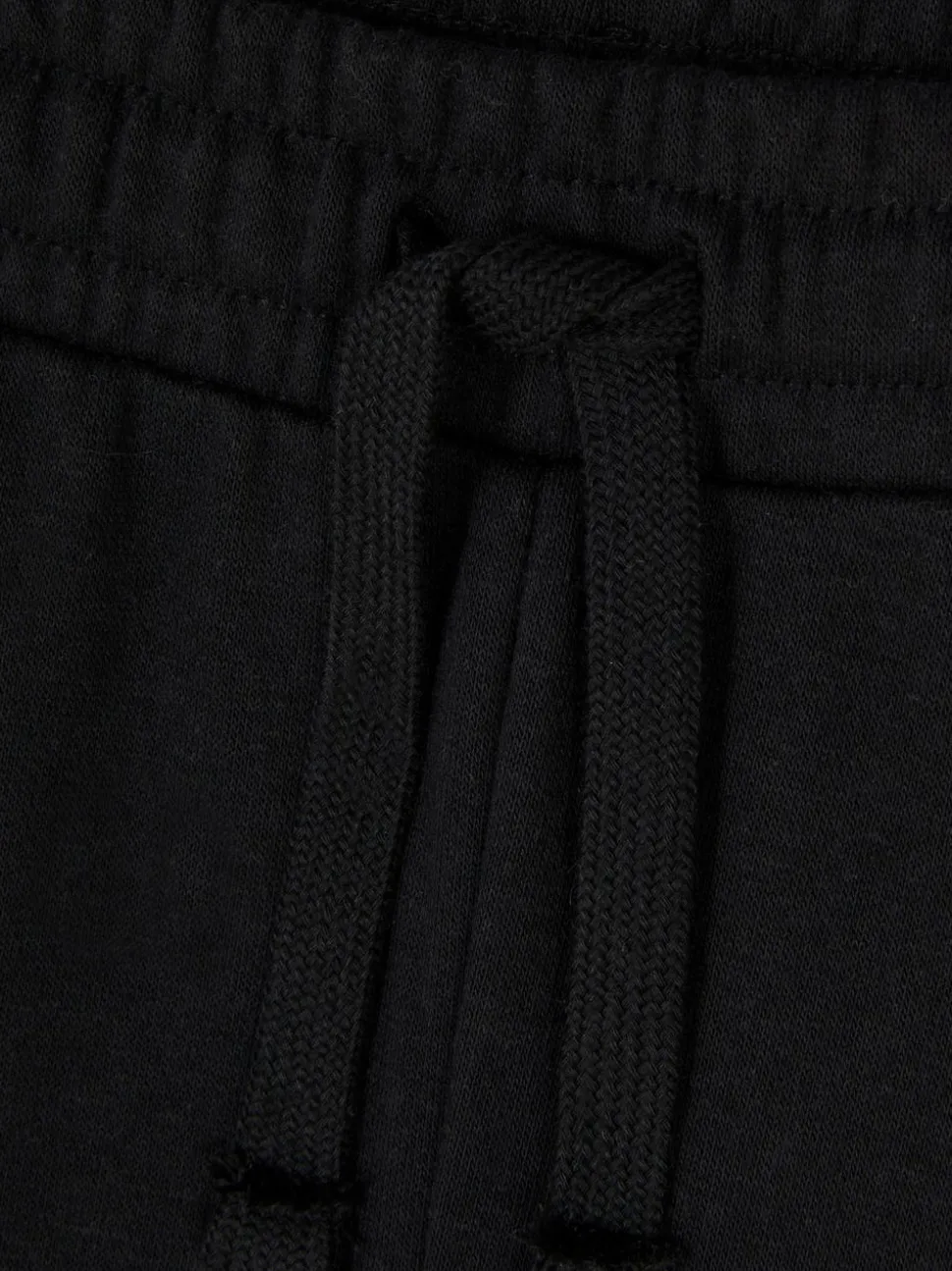 Krótkie bojówki ze sznurkiem ściągającym