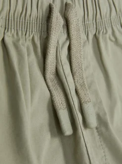 Krótkie bojówki ze sznurkiem ściągającym