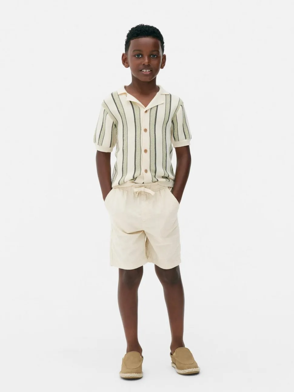 Krótkie chinosy ściągane sznurkiem