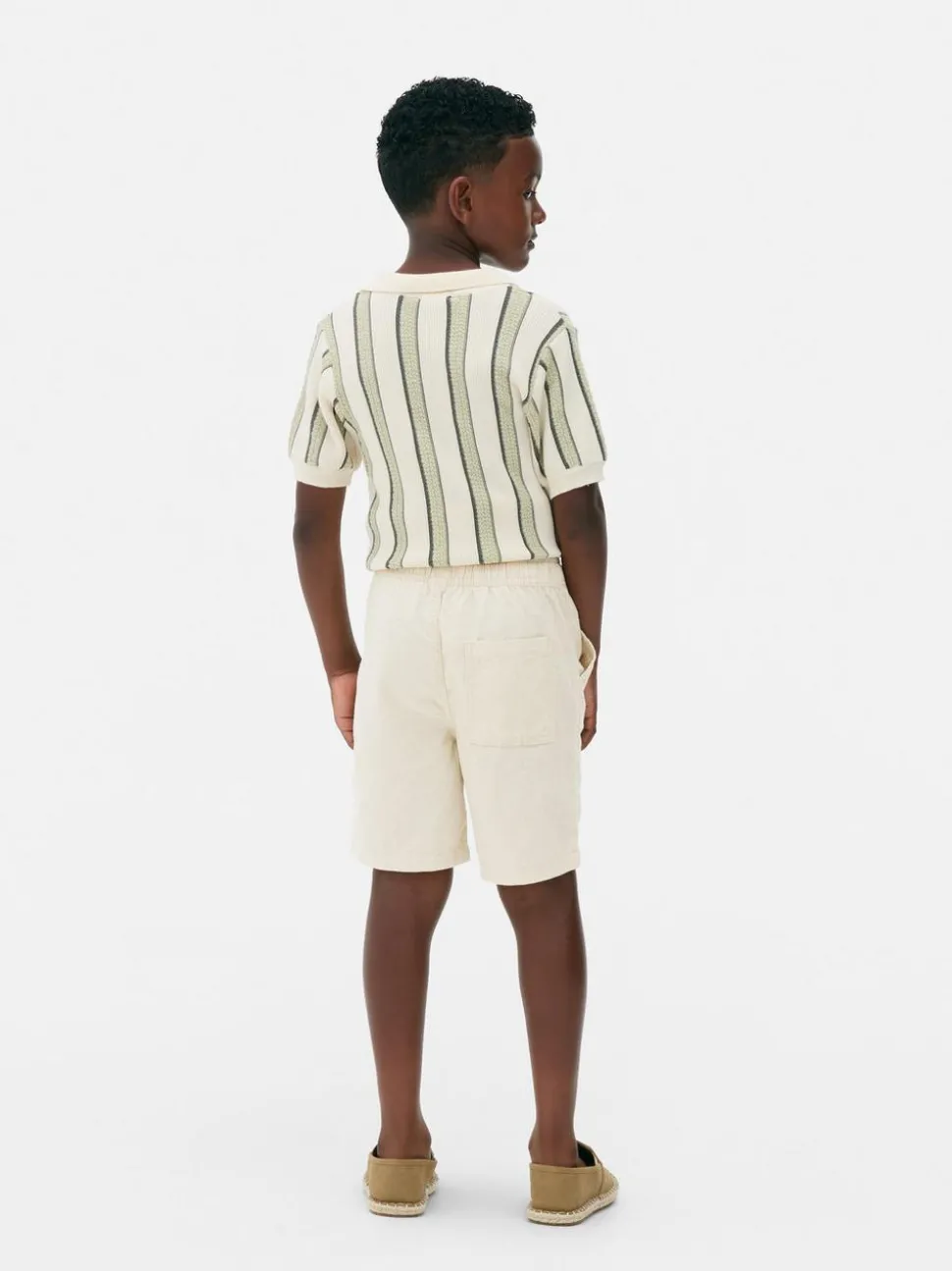 Krótkie chinosy ściągane sznurkiem