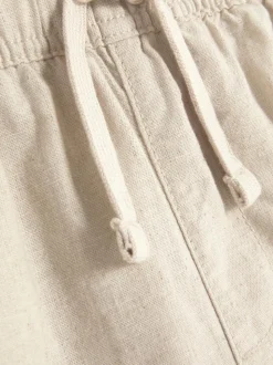 Krótkie chinosy ściągane sznurkiem