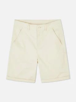 Krótkie chinosy z wywiniętą nogawką