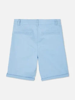 Krótkie chinosy z wywiniętą nogawką