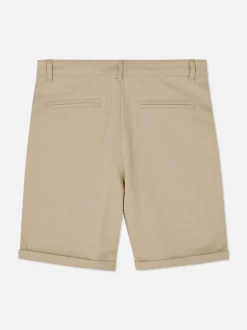 Krótkie chinosy z wywiniętą nogawką