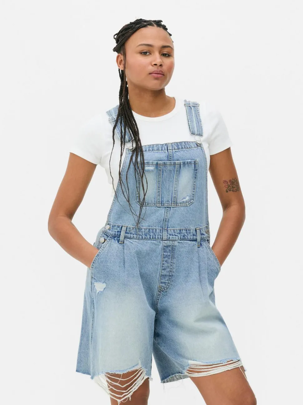 Krótkie ogrodniczki jeansowe