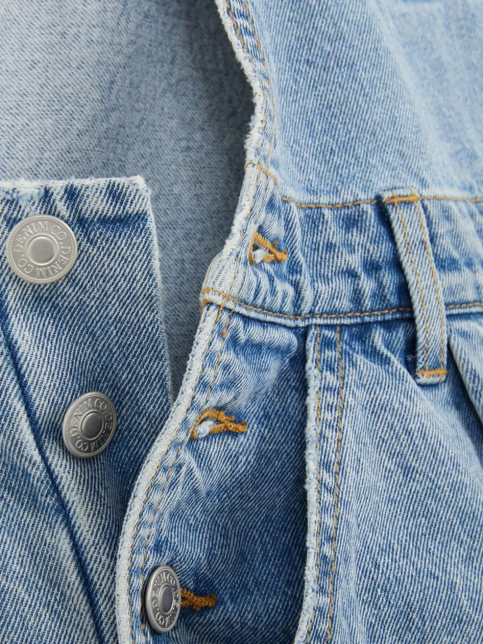 Krótkie ogrodniczki jeansowe