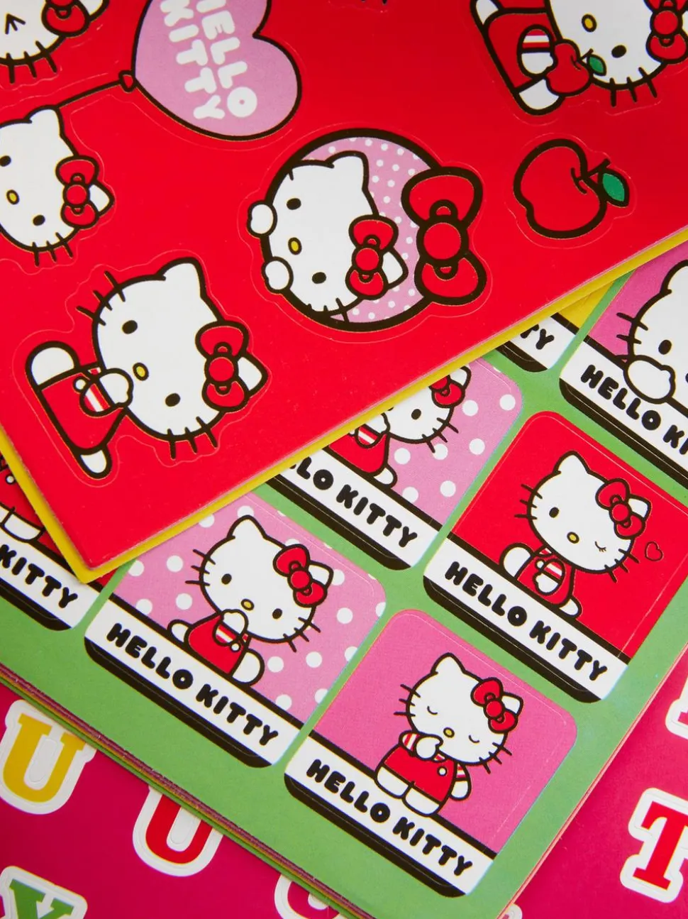 Książka z naklejkami z motywem Hello Kitty