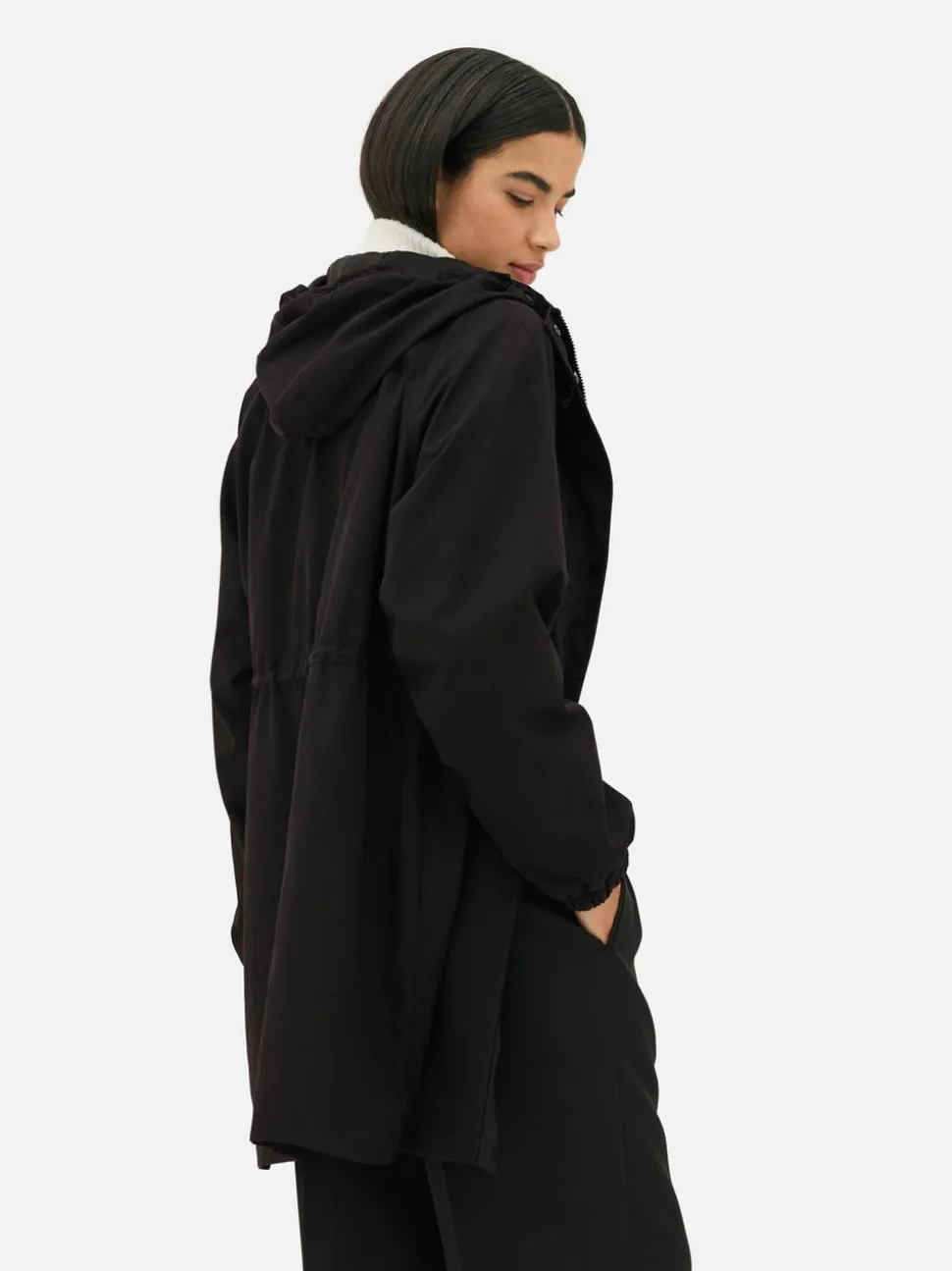 Kurtka przeciwdeszczowa z kapturem z tkaniny ripstop