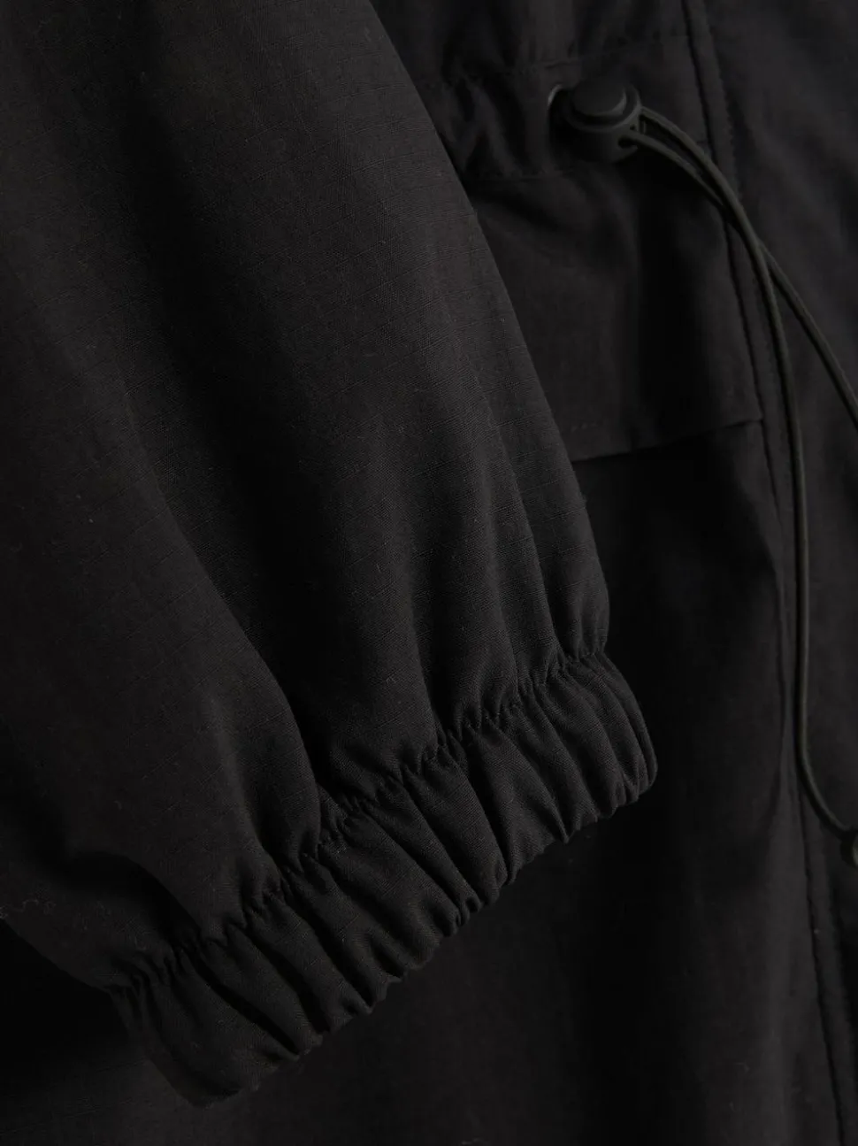 Kurtka przeciwdeszczowa z kapturem z tkaniny ripstop