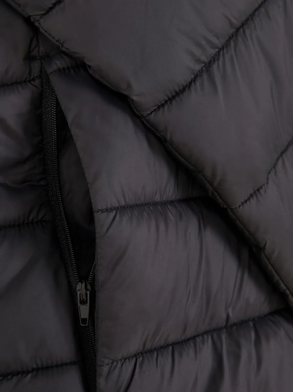 Kurtka puchowa z kołnierzem kominowym