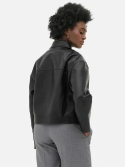 Kurtka typu trucker ze sztucznej skóry