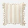 Kwadratowa poduszka w paski z falbankami