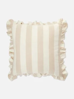 Kwadratowa poduszka w paski z falbankami