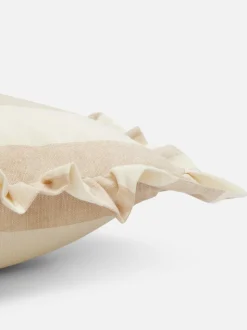 Kwadratowa poduszka w paski z falbankami