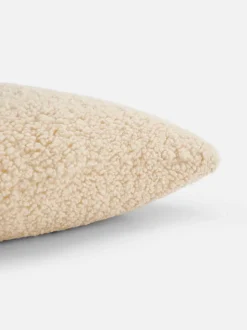 Kwadratowa poduszka z tkaniny pętelkowej