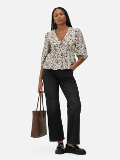 Kwiecista bluzka z dekoltem w serek