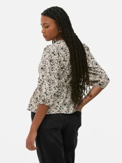 Kwiecista bluzka z dekoltem w serek