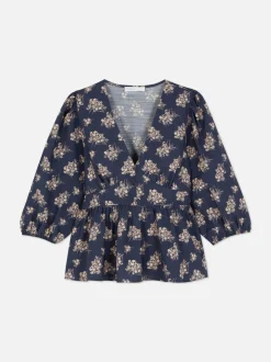 Kwiecista bluzka z dekoltem w serek