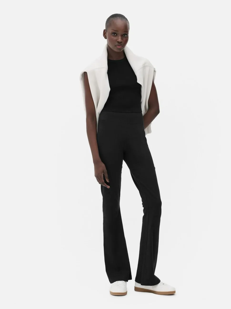 Legginsy z wysokim stanem i szeroką nogawką