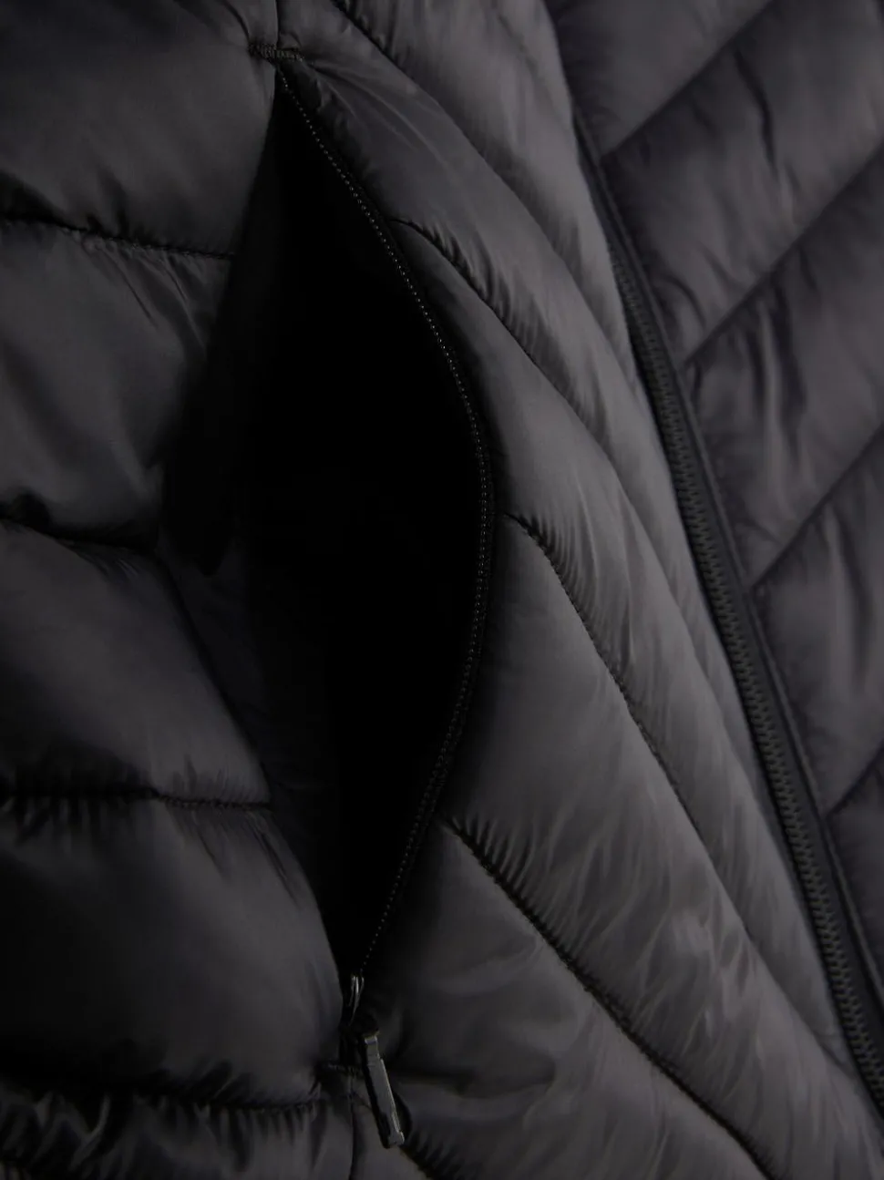 Lekka kurtka puchowa z kapturem