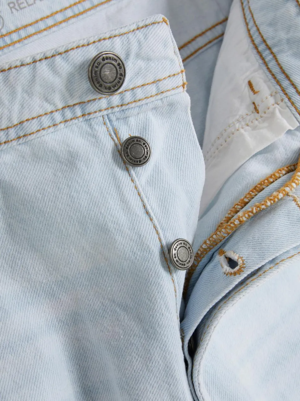 Luźne spodenki jeansowe