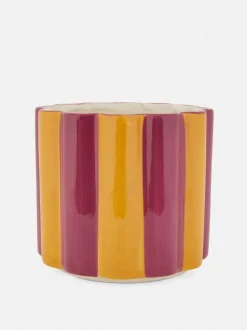 Mała doniczka z pofalowanym brzegiem