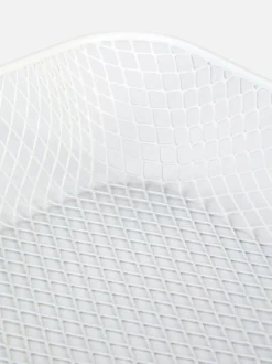 Mały koszyk z drucianej siatki