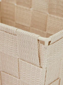 Mały pleciony koszyk