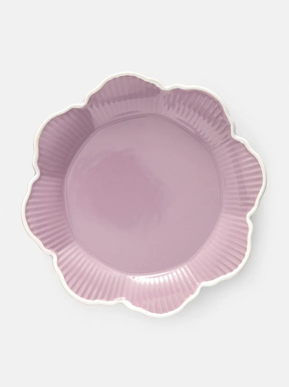 Mały talerz z muszelkowym wykończeniem