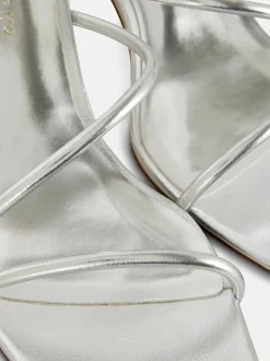 Metaliczne sandały na obcasie klockowym