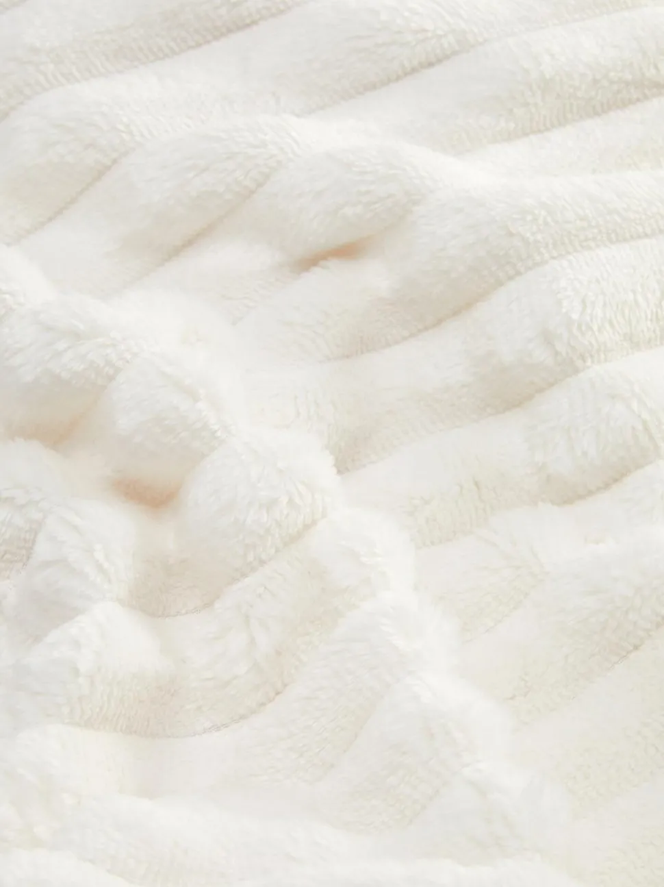 Miękka w dotyku prążkowana narzuta